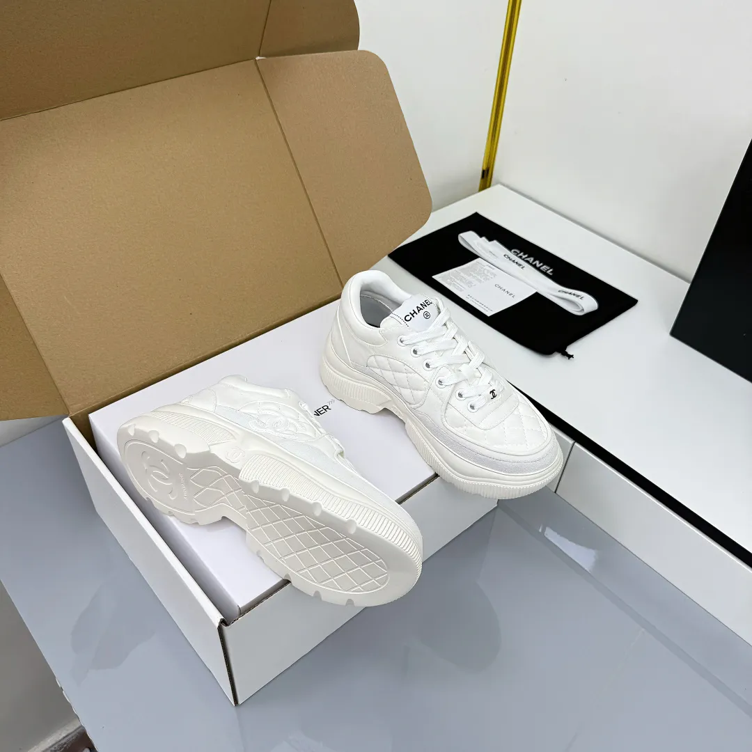 👟👟Ex-factory price 620👟👟 Chanel bread shoes ~ original calfskin panda shoes Chanel 25C latest hot style panda black and white sports shoes casual sneakers Xiaoxiang hot item classic black and white panda color coco girls must pay Fabric: original custom mixed sheepskin lining: original imported breathable mesh lining outsole: Original molded rubber + TPU combination Size: Women's 35-41